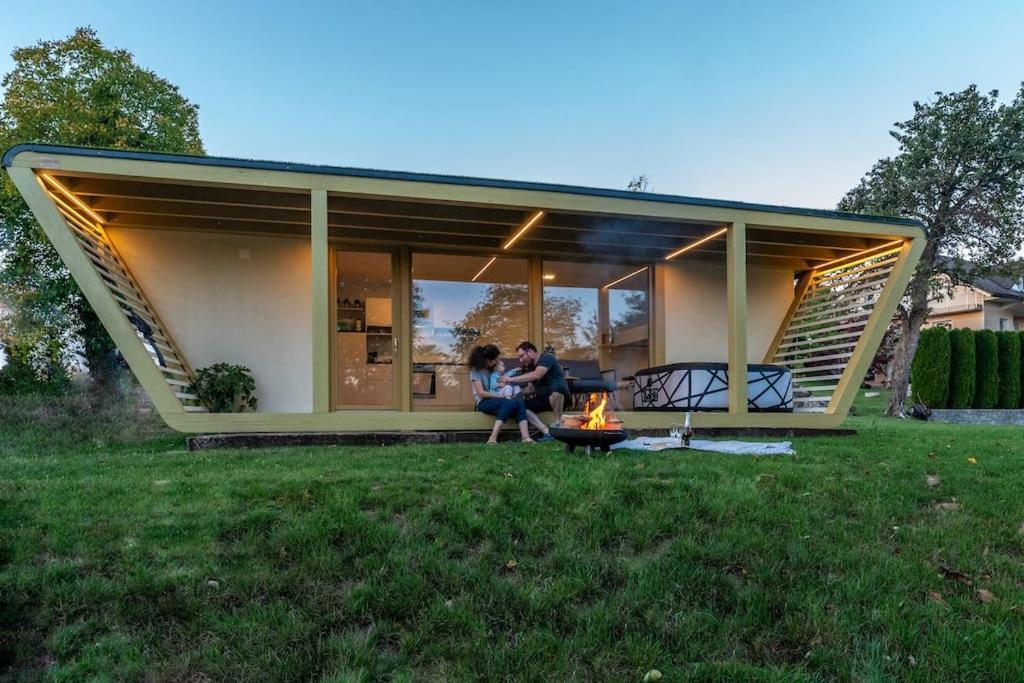 Holiday House Hona Lux Velike Lasce ภายนอก รูปภาพ