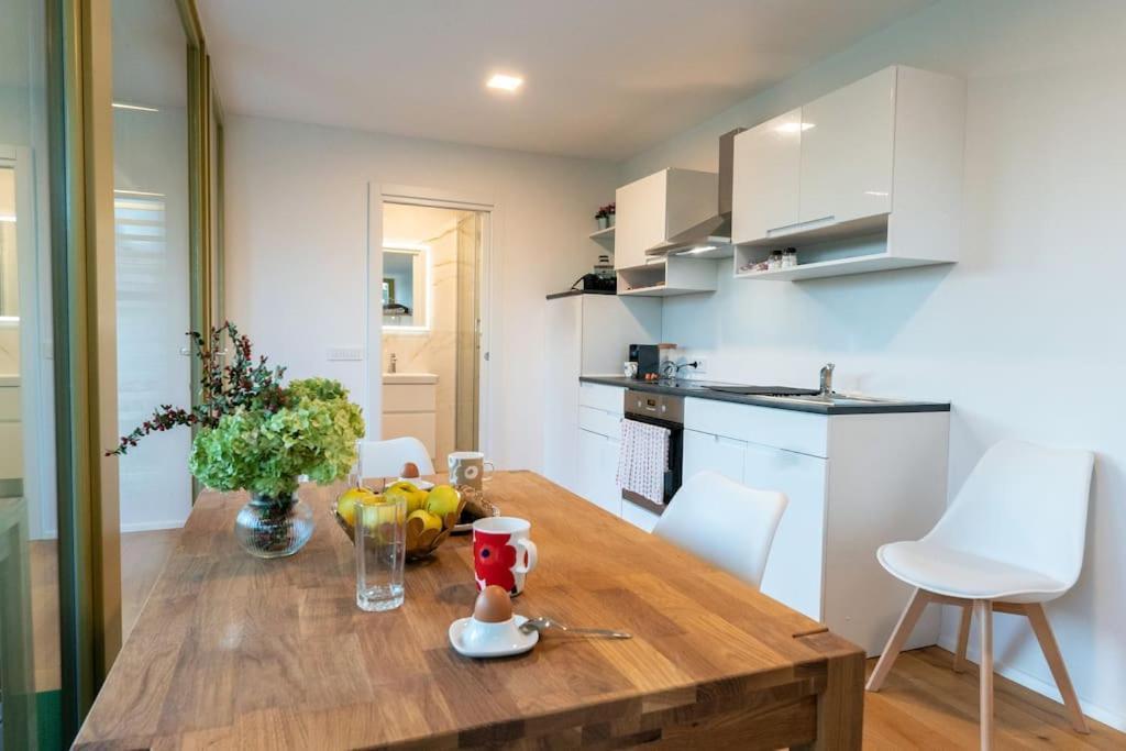 Holiday House Hona Lux Velike Lasce ภายนอก รูปภาพ