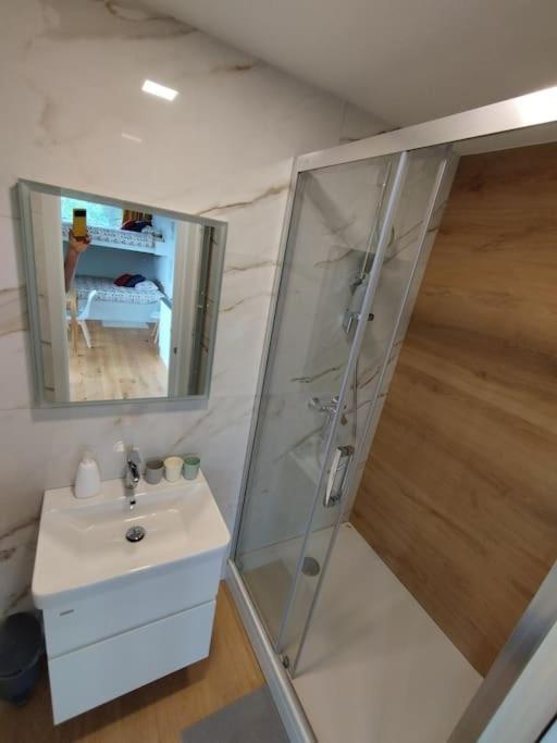 Holiday House Hona Lux Velike Lasce ภายนอก รูปภาพ