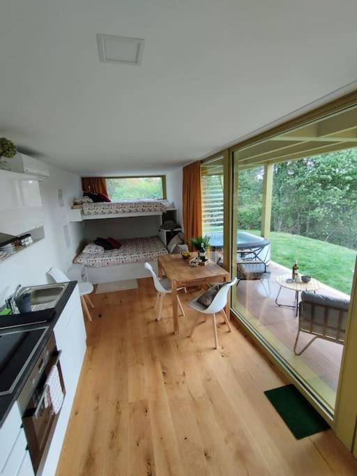 Holiday House Hona Lux Velike Lasce ภายนอก รูปภาพ