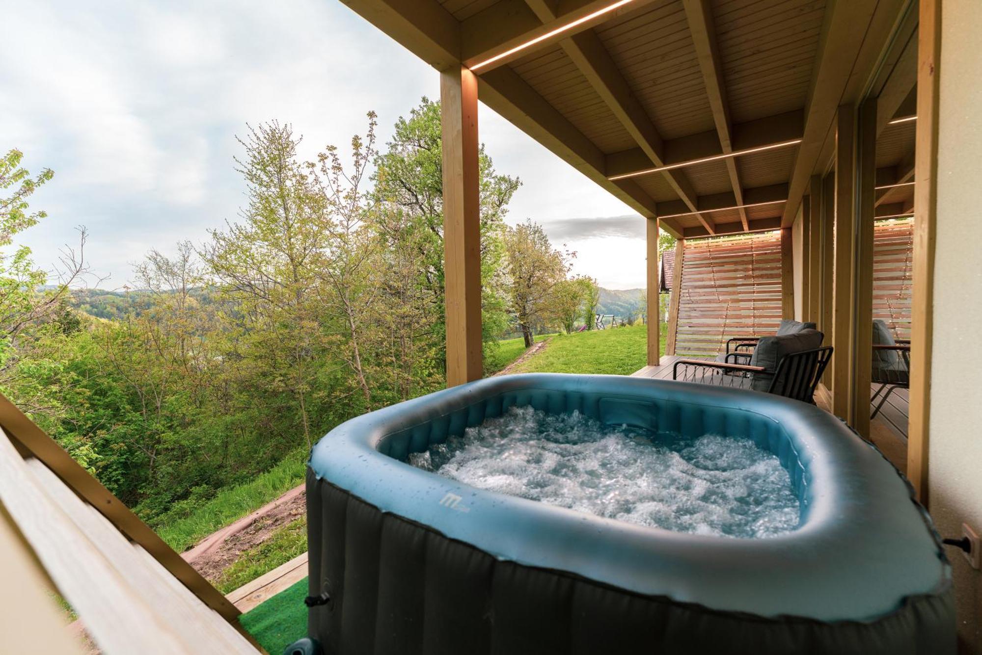 Holiday House Hona Lux Velike Lasce ภายนอก รูปภาพ