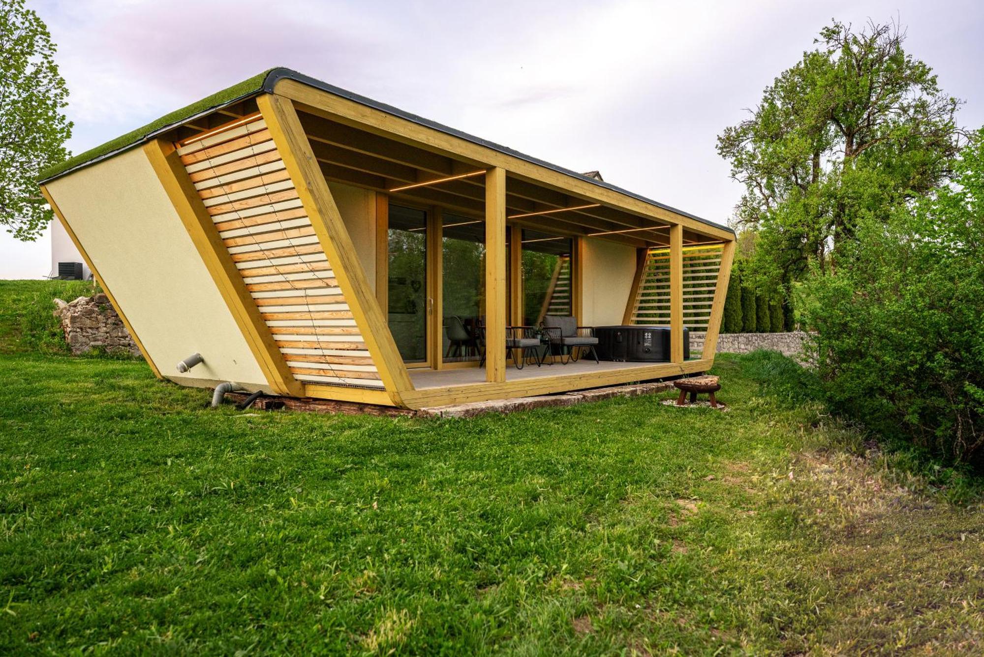 Holiday House Hona Lux Velike Lasce ภายนอก รูปภาพ